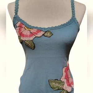 POUT EMBROIDERED TANK